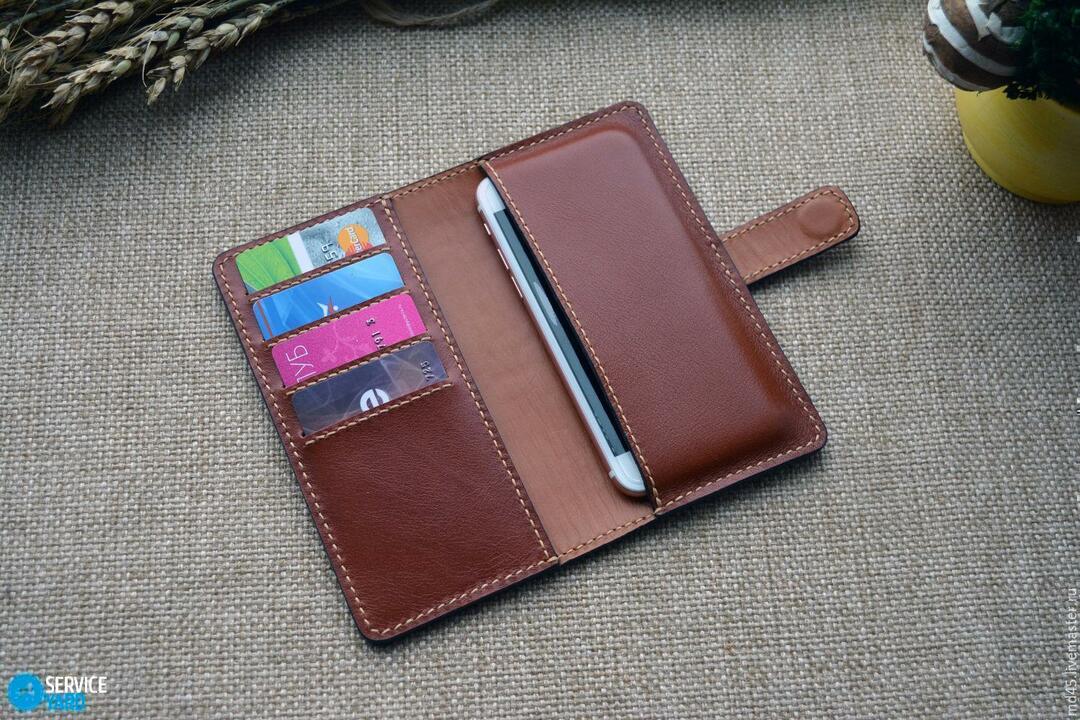 Phone case with hands of leather