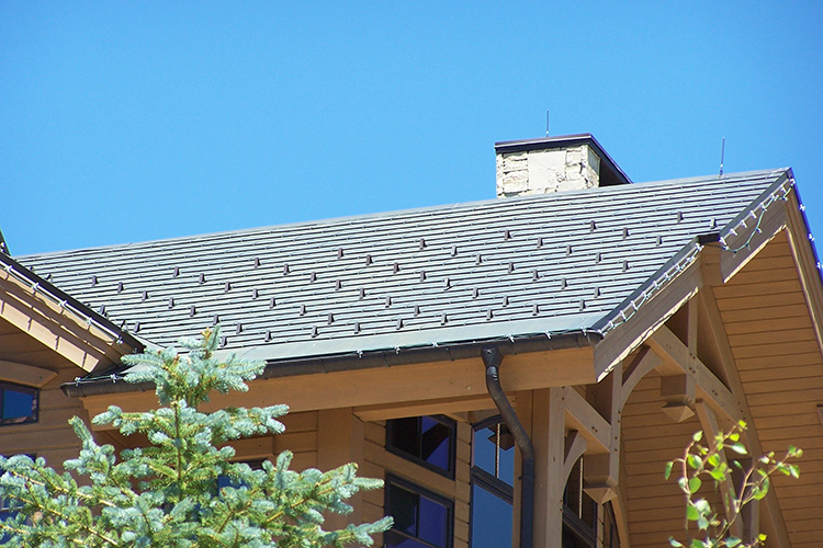 Die Größe und Art des Daches beeinflusst die Wahl