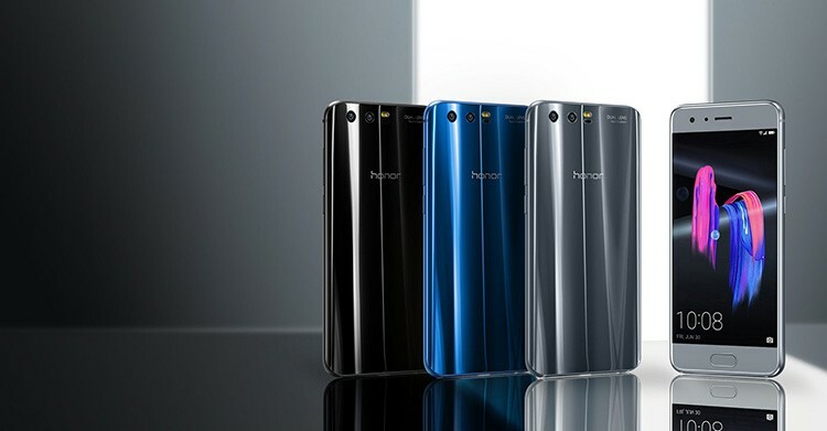 Huawei Honor 9 ima posebno površinsko obdelavo zadnjega pokrova, ki omogoča neverjetno igro svetlobe