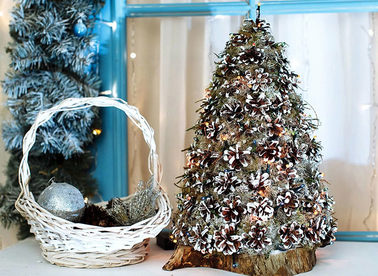 How beautiful to decorate a Christmas tree for your home: photos of interesting solutions for a festive interior in 2020