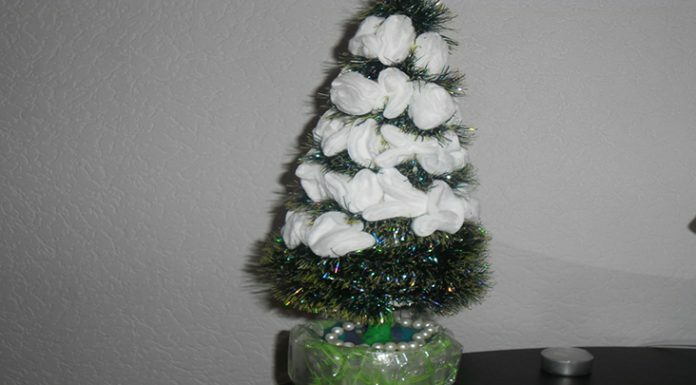 Kerstboom en andere ambachten van wattenschijfjes voor het nieuwe jaar