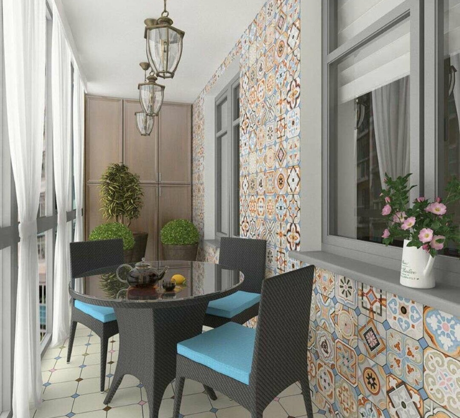 Loggia-ontwerp in een appartement in mediterrane stijl