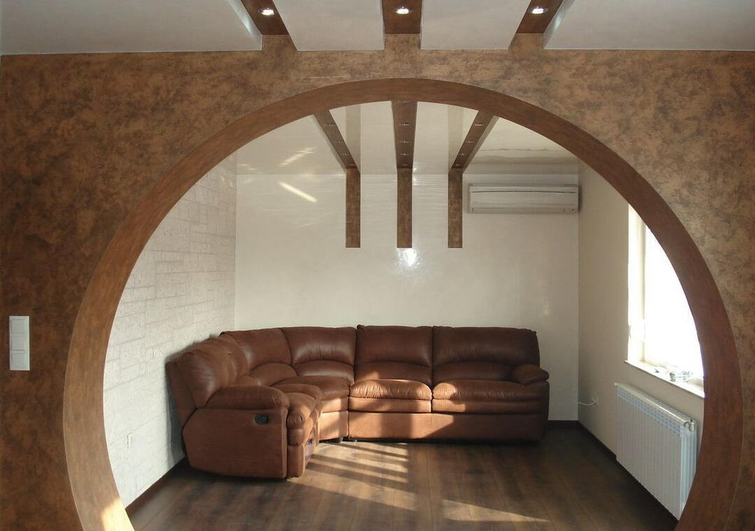 Round plasterboard arch in the living room