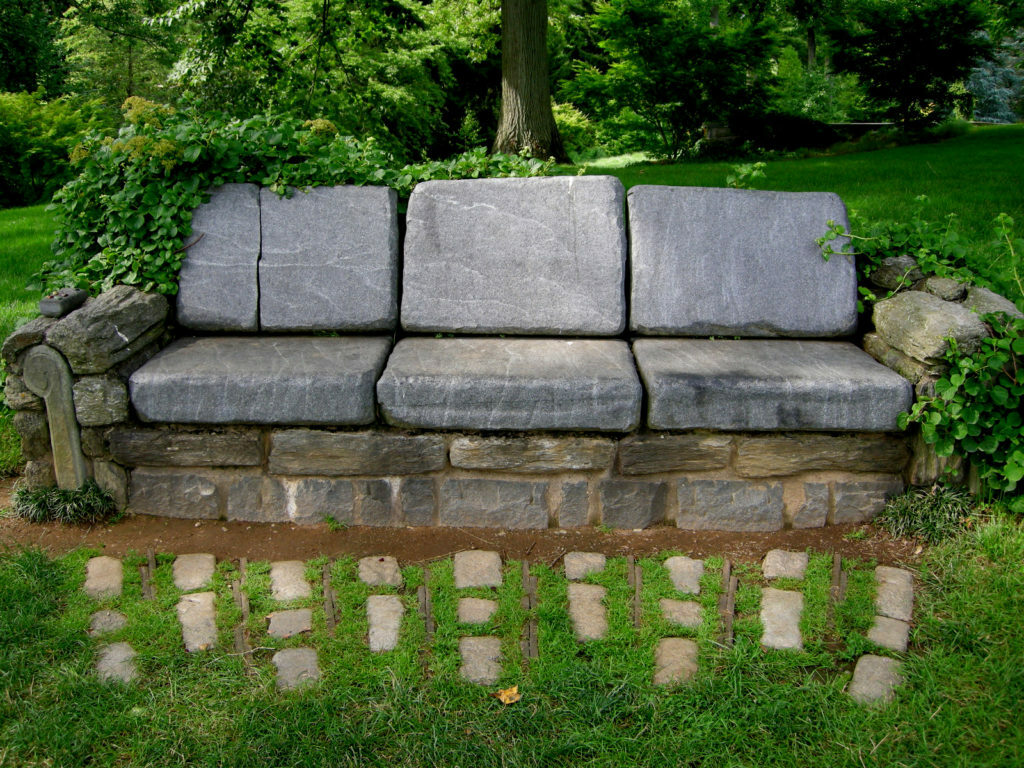 Kamienna sofa ogrodowa z kamienia naturalnego