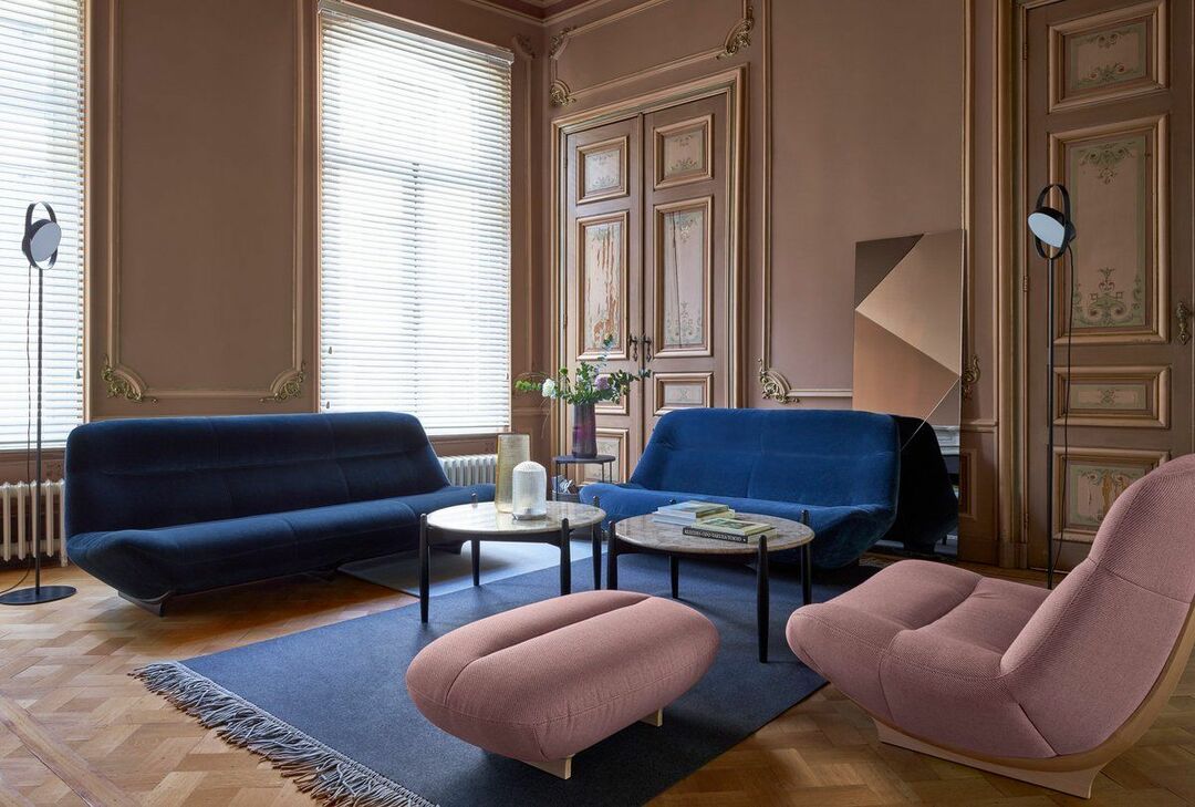 Čalouněný nábytek v moderním stylu obývacího pokoje