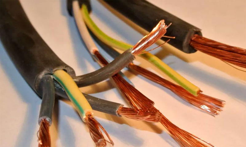 Non collegare conduttori di sezione diversa in un unico terminale, questo può anche causare seri problemi alla rete.