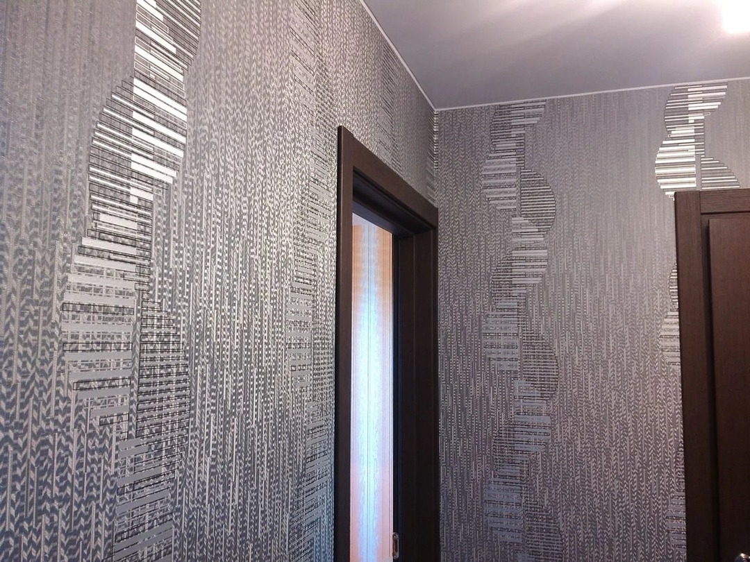 papier peint en verre dans le couloir