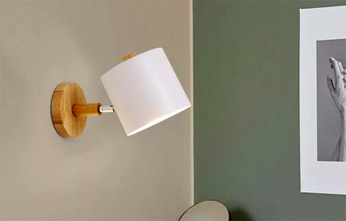 Linen fabric, natural wood decor, lack of bright accessories - this is what distinguishes the sconce in this style.