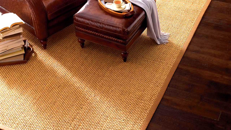 Bambusgulvet forringes praktisk talt ikke, så du kan sette bord og skap på det, men sørg for at møblene ikke er for tunge