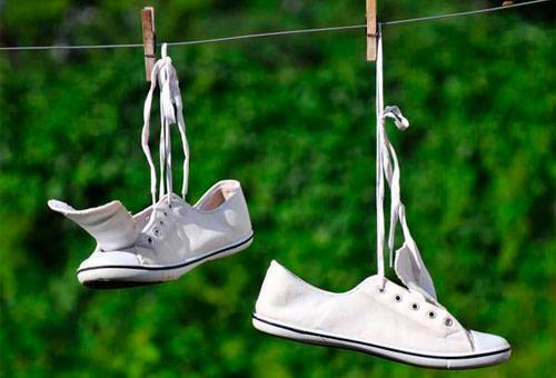 A mosógépben a cipők tisztítása automatikus és biztonságos