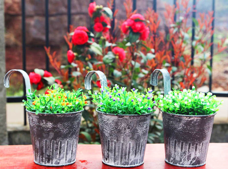 10 garden crafts made from old things