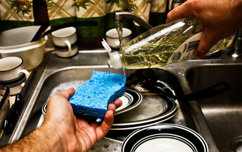 Gute Produkte im mittleren Preisbereich haben ein akzeptables Aroma und lassen sich mit etwas Wasser gut abwaschen