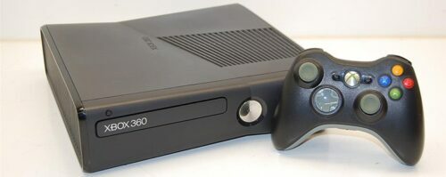 " Xbox 360" er litt dårligere enn " Sony PlayStation 4 500 GB" når det gjelder parametere