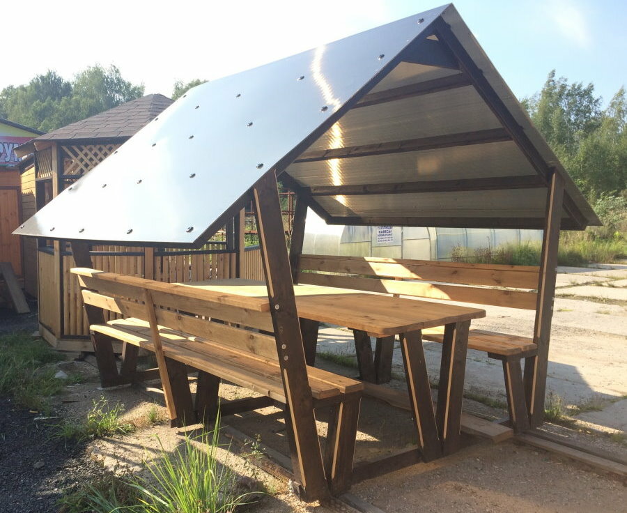 Mini Pavillon mit Bänken und Tisch