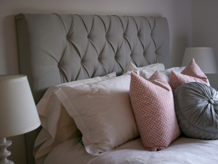 Polsterdatud voodipeats tagab suurepärase istumis- ja lamamisasendi