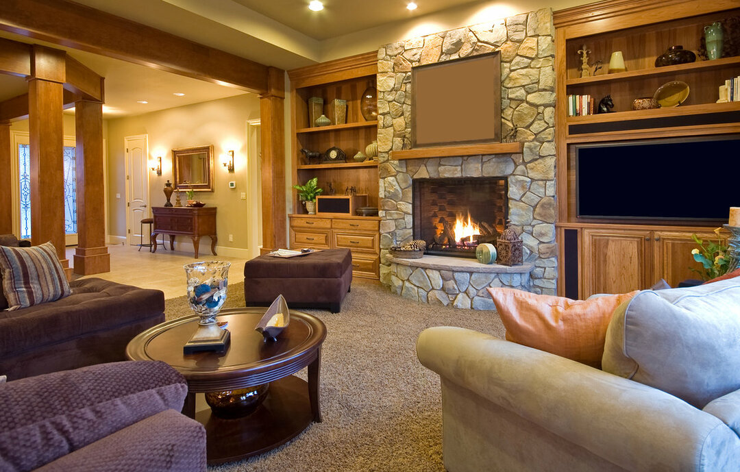Arrangement of a recreation area in front of a decorative fireplace