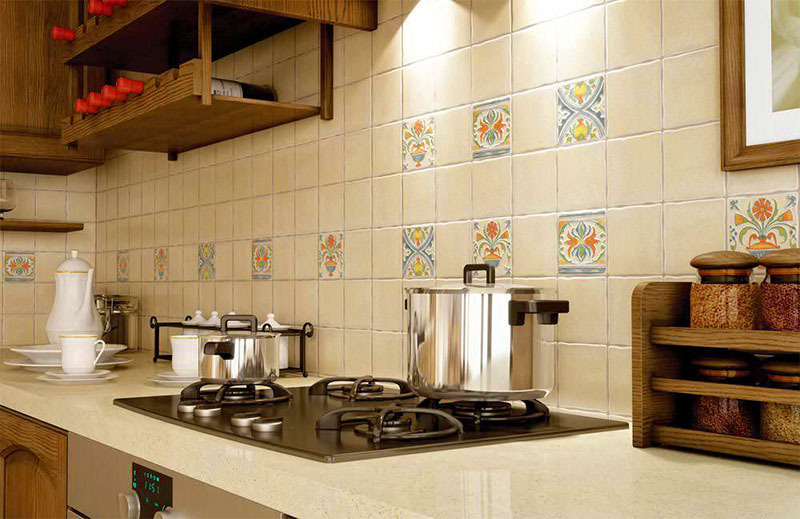 Vytvárame dizajn zástery z dlaždíc pre kuchyňu: fotografie, odporúčania, príklady