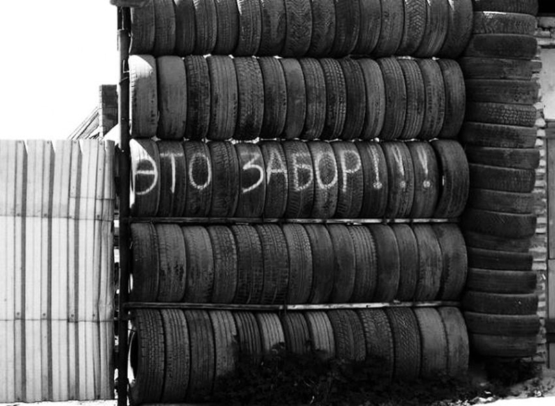 Os pneus podem ser simplesmente montados em um eixo, como nesta foto.