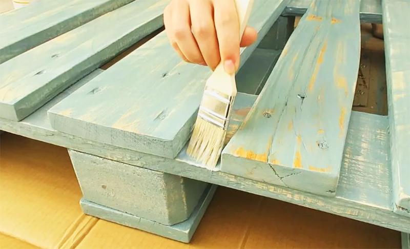 We quickly, easily and simply make a sofa from pallets for a summer residence or a city apartment