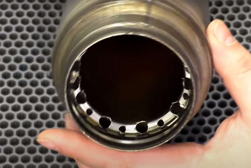 In the upper part of the thermos, along the edge connecting the inner and outer flasks, you need to drill as many holes as possible for active air exchange