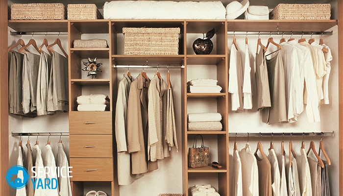 Jak se zbavit vůně ve skříni s oblečením?