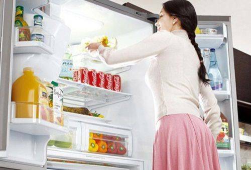 Koľko polievky, polotovary, konzervy a ďalšie výrobky sú uložené v chladničke?