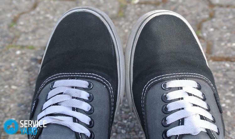 Come rimuovere l'odore di umidità dalle scarpe?