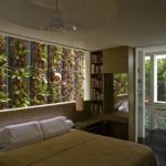 חדר שינה עם צמחים