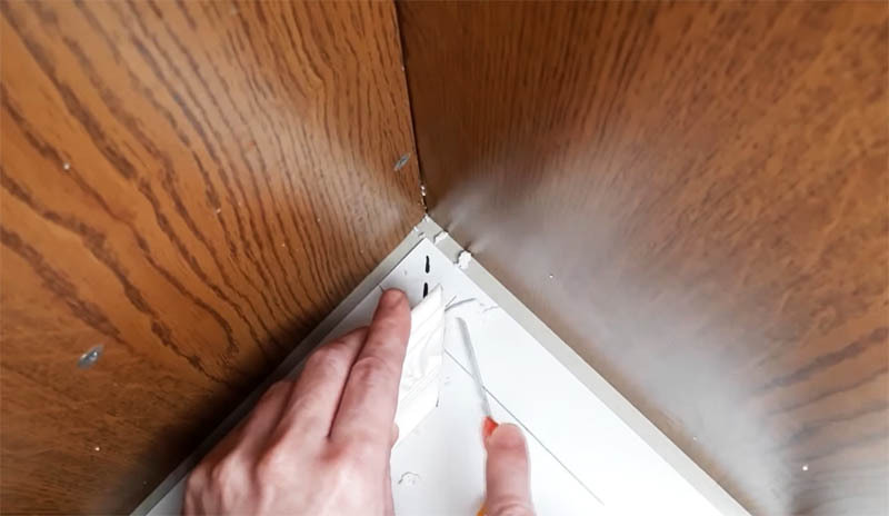 Pokládka na dveře: nejjednodušší způsob vyjmutí pod úhlem 45 °, a to i bez zkušeností