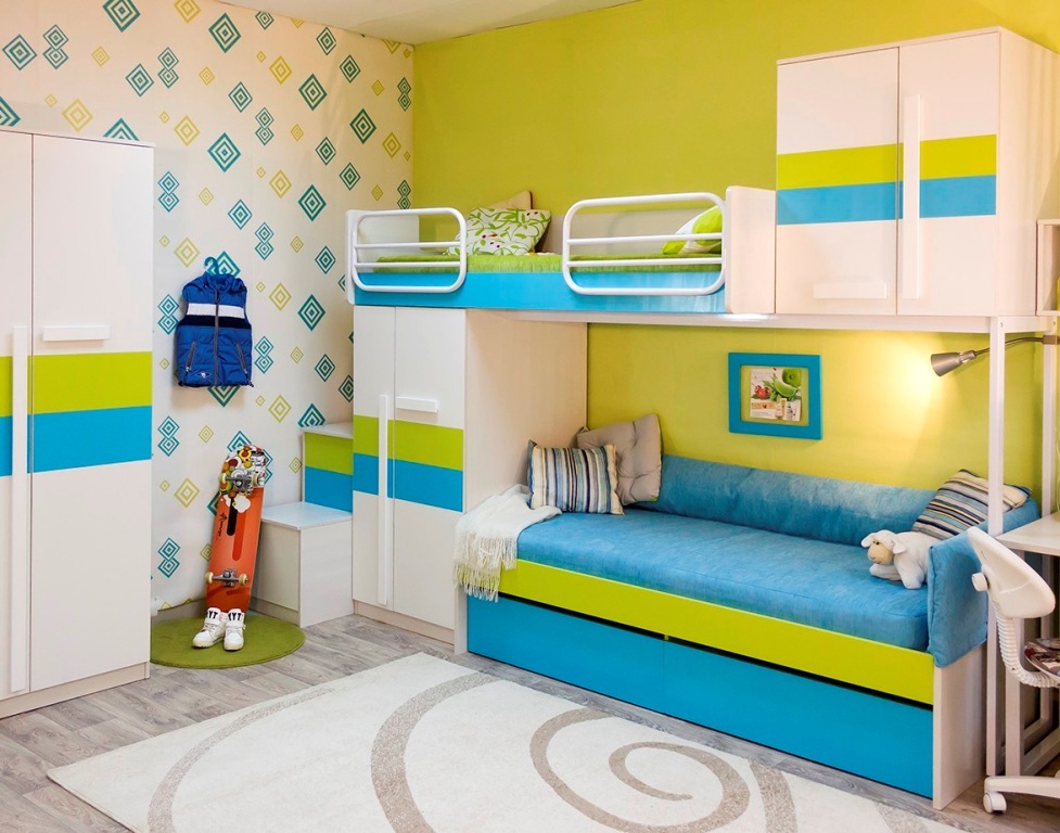 Kompaktný modulárny nábytok do chlapčenskej izby