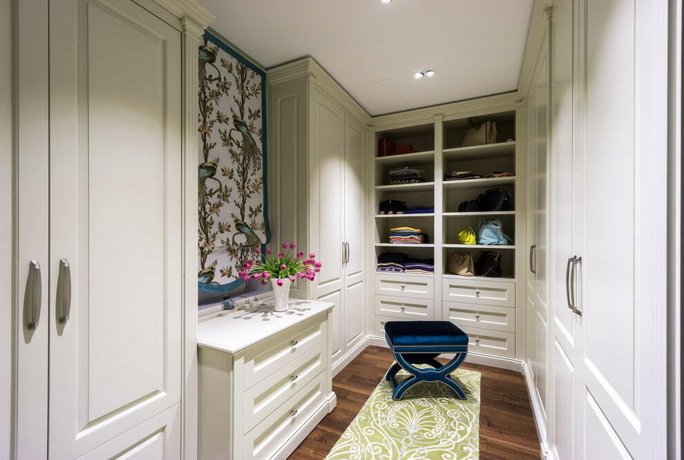 Built-in wardrobes in a rectangular dressing room