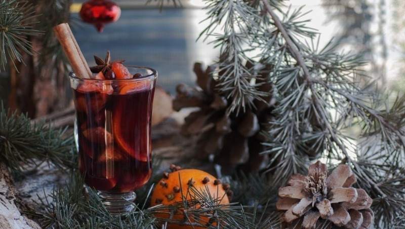 5 receptů na svařené víno, které vás na Silvestra zahřejí ne horší než vaše druhá polovina