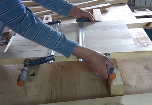 Jak vyrobit skládací stůl na balkoně vlastníma rukama