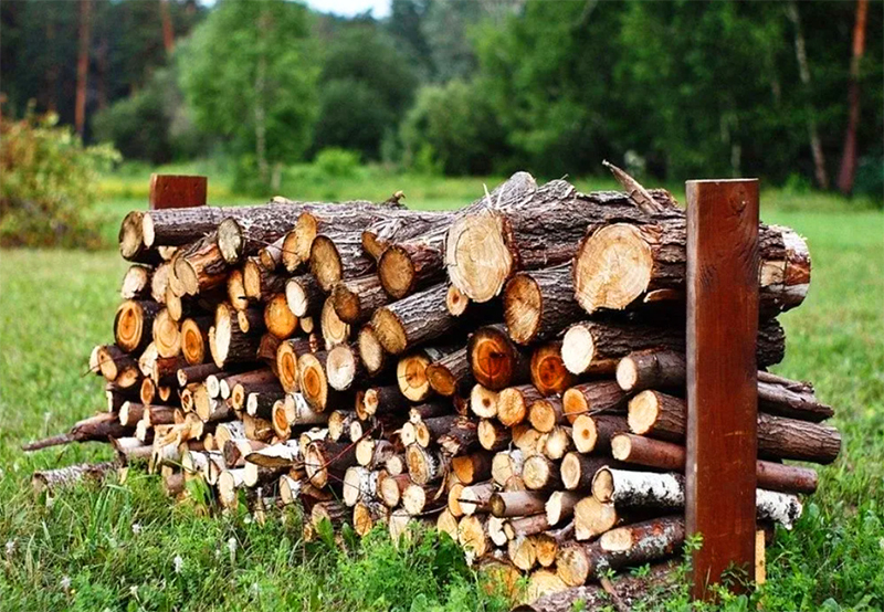 À propos, le bois de tilleul peut se vanter de la même propriété utile. Le seul inconvénient est qu'il n'y a pas autant de chaleur de ce carburant que nous le souhaiterions.