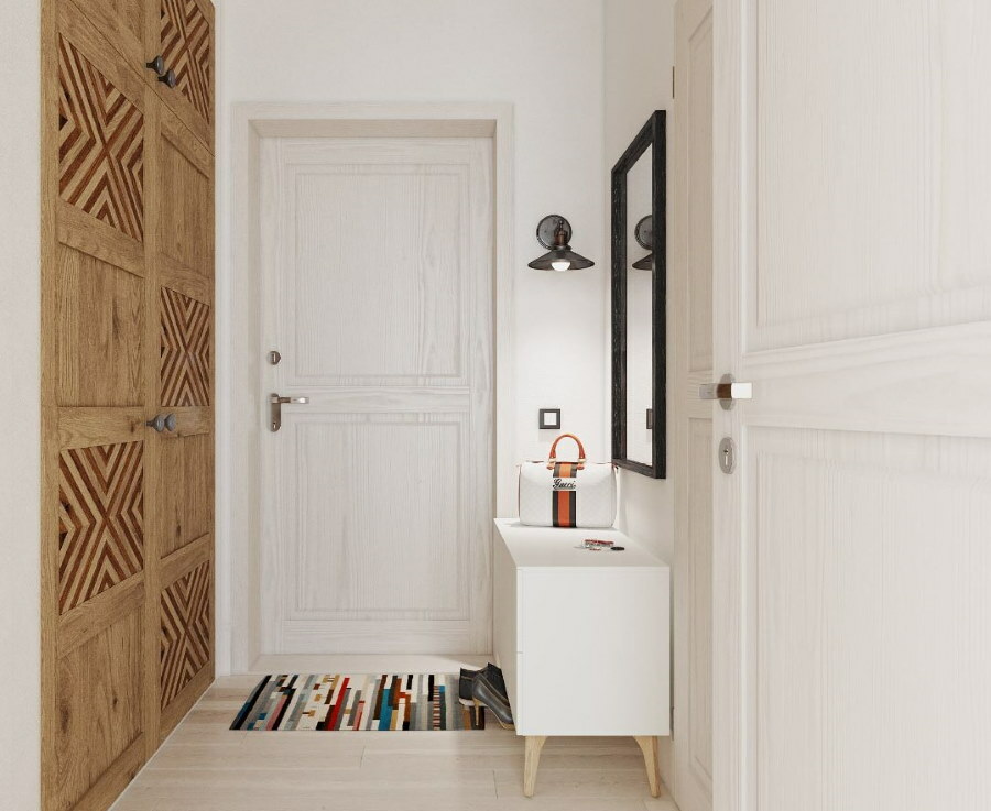 Inbyggda garderober i korridoren i skandinavisk stil