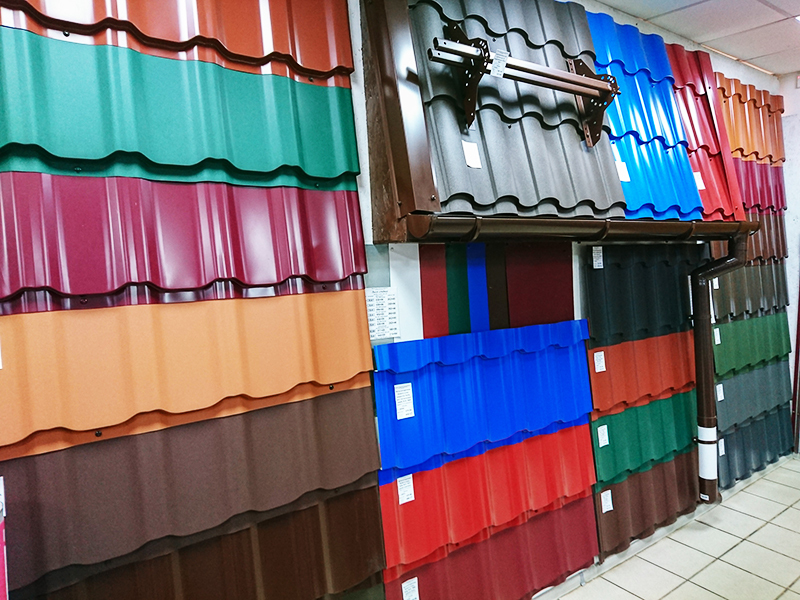 A escolha de cores de telhas de metal nos mercados é enorme