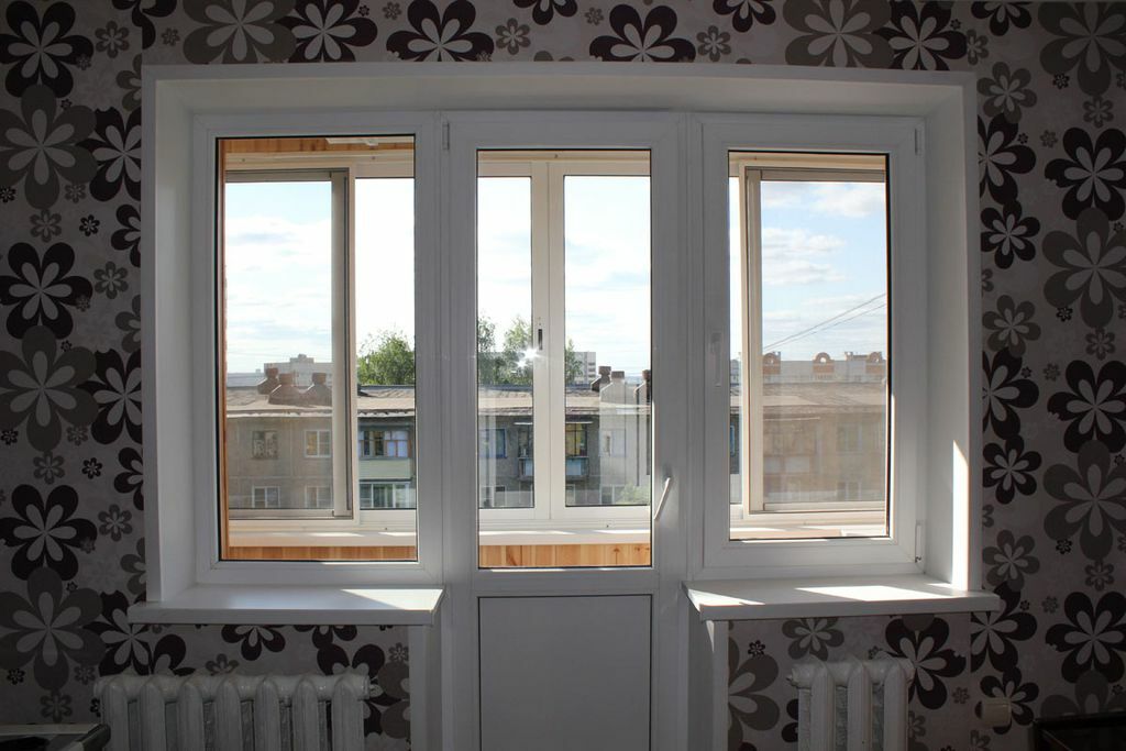 Blok balkonowy Cheburashka z drzwiami wahadłowymi