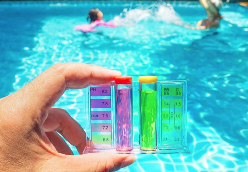 Waterstofperoxide voor het zwembad: concentratie, dosering, verhoudingen, voordelen, nadelen, beoordelingen, prijzen