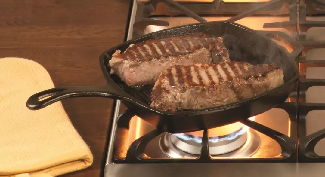stekpanna grill lodge med kött