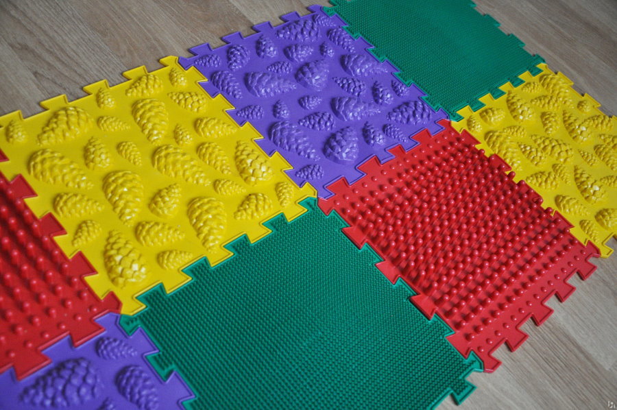 Bērnu paklājs puzzle ar masāžas efektu