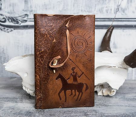 Caderno " Andar a cavalo" com capa de couro genuíno com fivela - presa (A5)