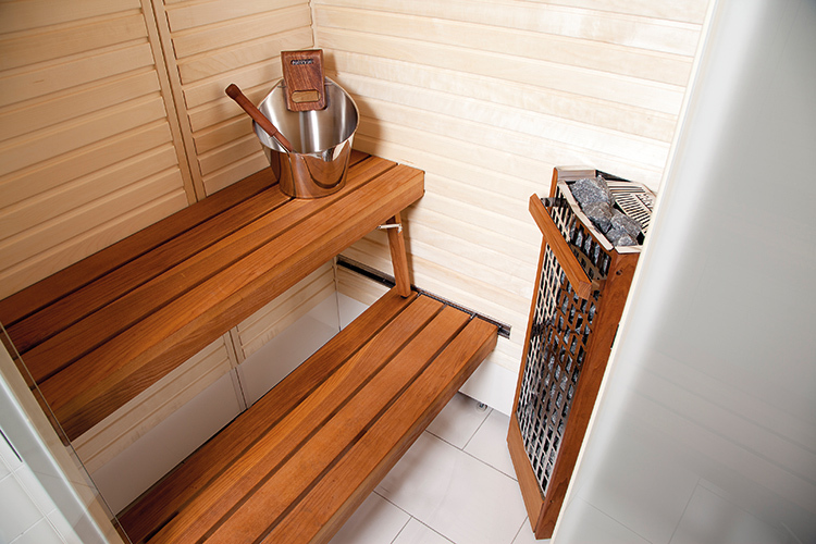 L'installation d'une cuisinière électrique transforme une salle de bain standard en un sauna finlandais
