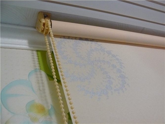 Methods of fixing roller blinds on the plastic window, the necessary tools