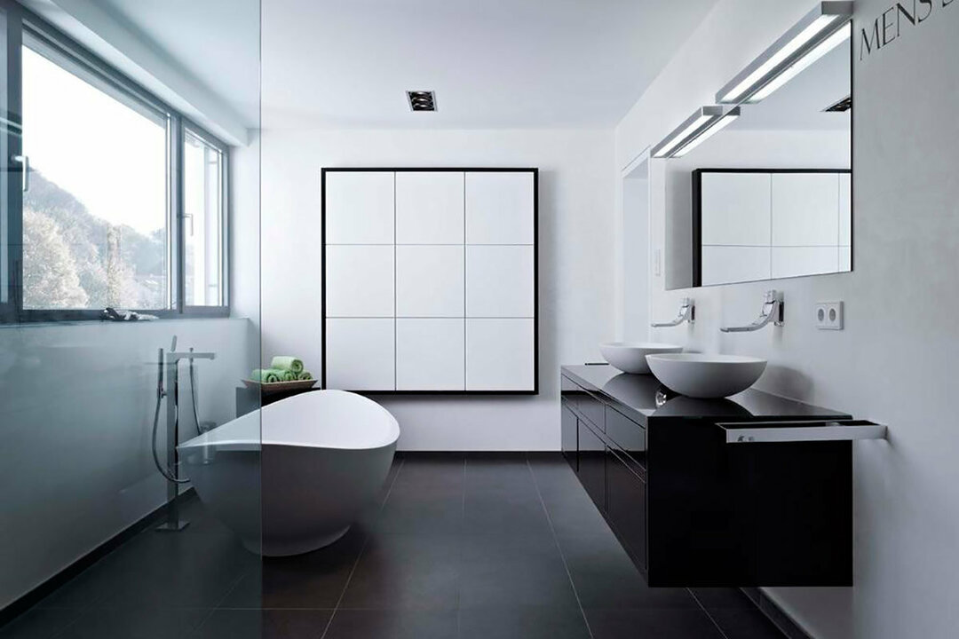 Minimalizmas vonios kambario su langu dizaine