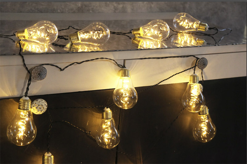 Retro is back in fashion, and garlands with miniature incandescent bulbs are back on the shelves. They are very bright and very stylish.