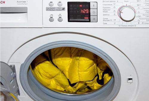 How to wash the down jacket in a washing machine so that the fluff does not get lost