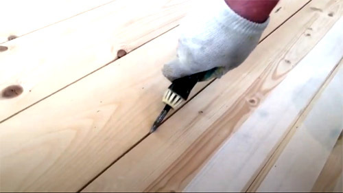 Los huecos entre las tablas del suelo: cómo remendar y cómo hacer el trabajo