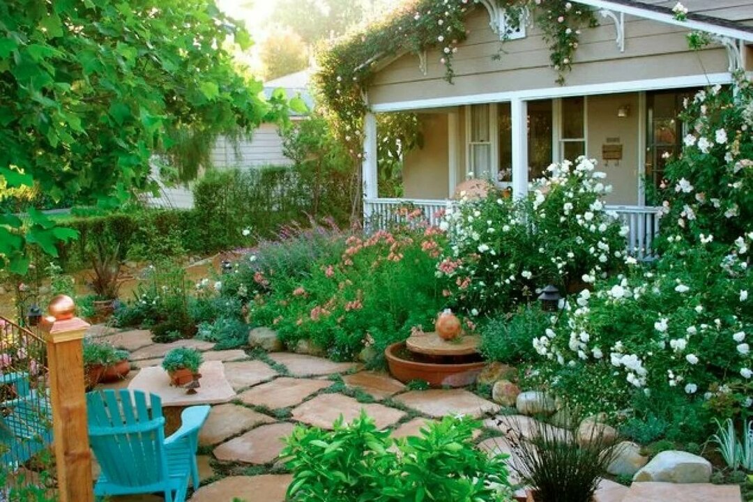 Country courtyard: how to refine and decorate, photo of a cozy design