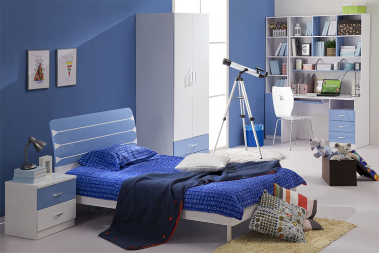 A kék tónusú belső tér jó megoldás egy tizenéves fiú szobájába