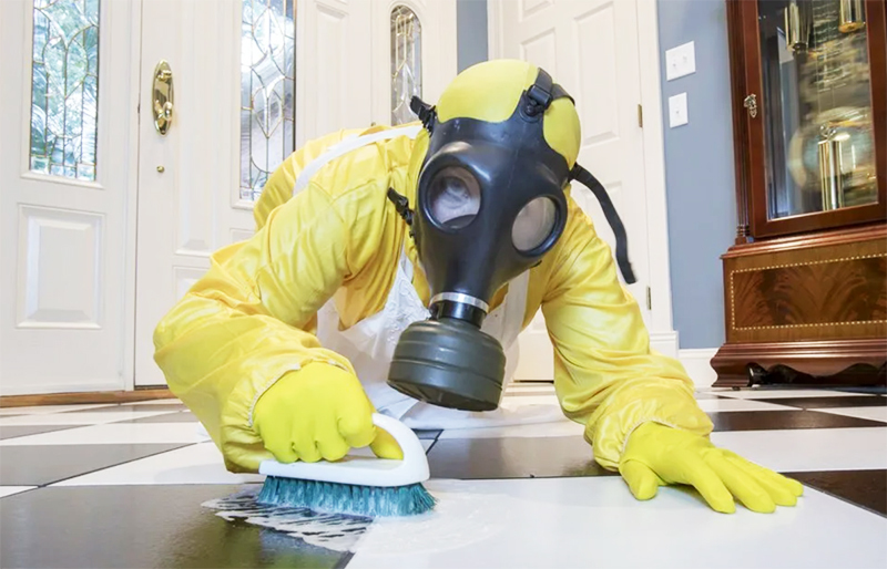 In any case, work with a surface infected with mold should be done with a respirator and gloves. Mold is a living organism. Feeling the approaching death, she will try to infect the surrounding space as much as possible.